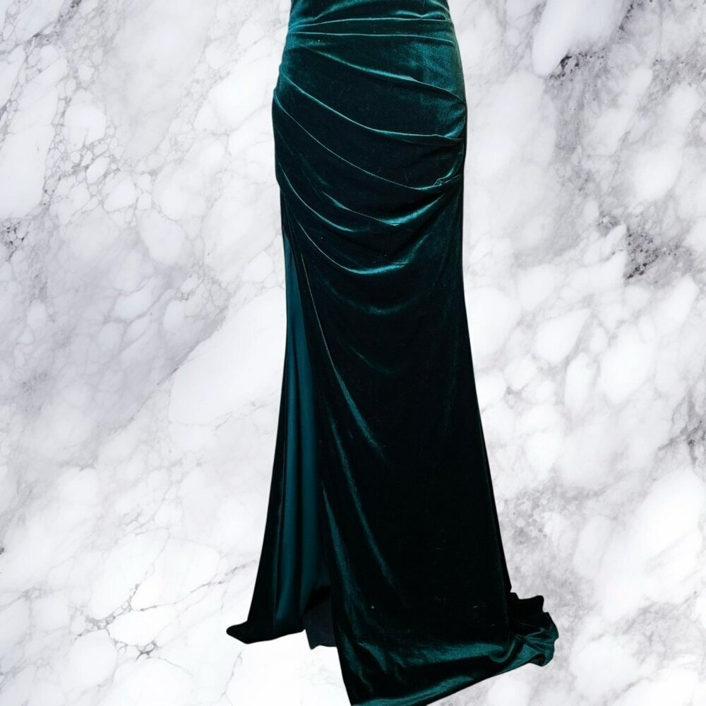 Ladivine by Cinderalla Divine CH176 Velvet Strapless Fitted Gown in Emerald - Picture 9 of 12